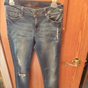 DL1961 Amanda Distressed Skinny Jeans size 28